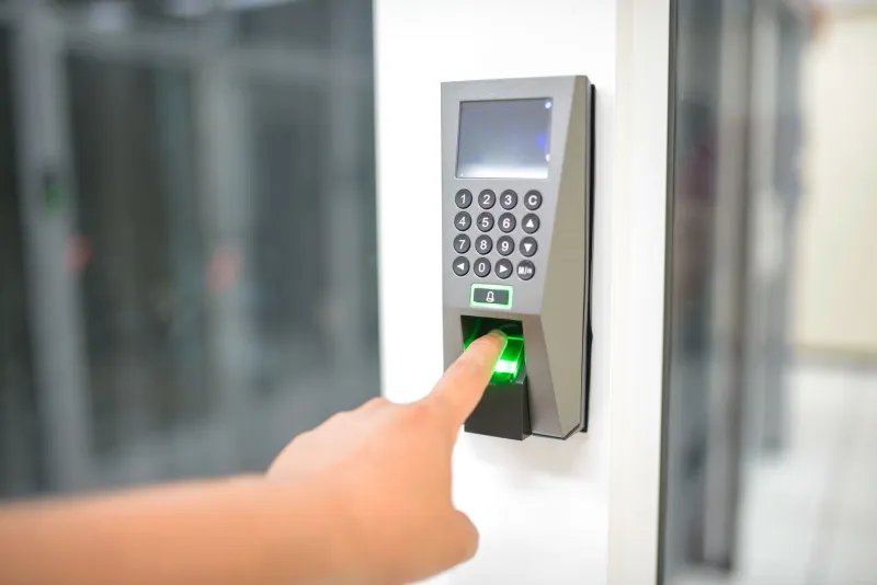 Beyond the Password Box: How Passkeys, Biometrics, and Hardware Keys Are Rewriting Digital Identity